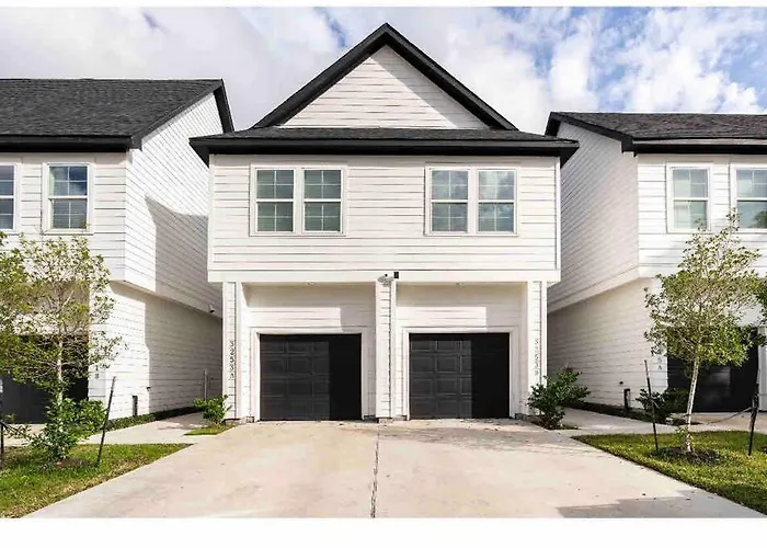 Urban Chic Living Minutes To I-45 And I-610 #B