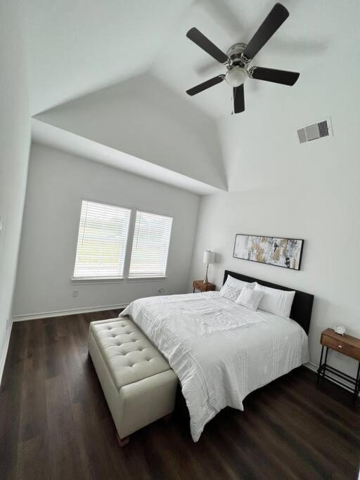 Urban Chic Living Minutes To I-45 And I-610 #b Villa *